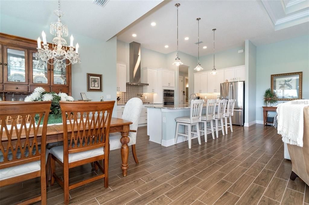 For Sale: $799,900 (3 beds, 3 baths, 2373 Square Feet)