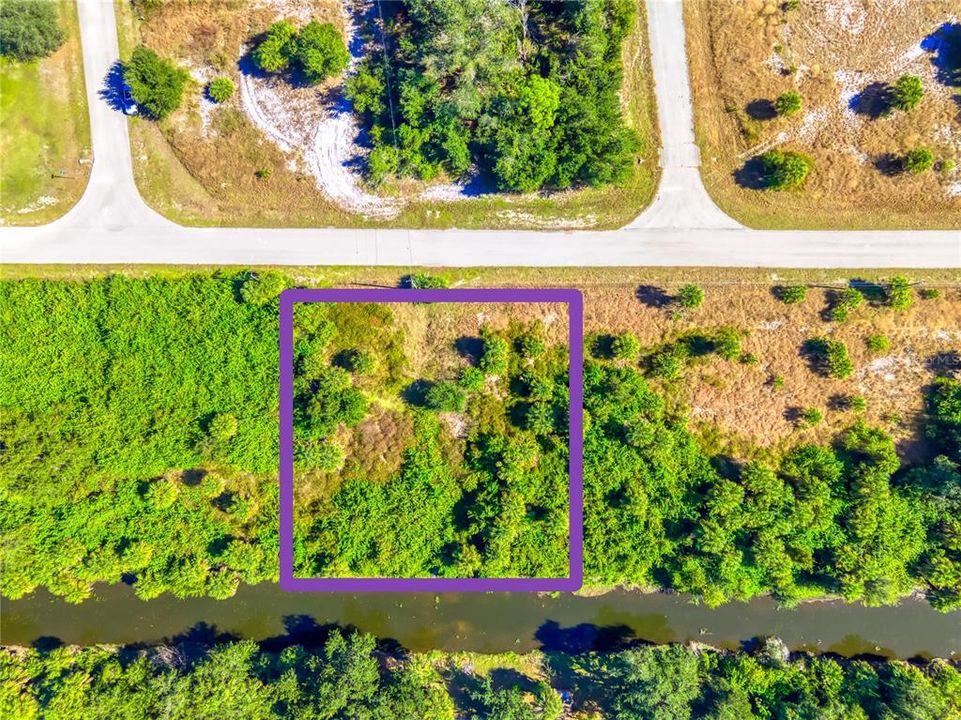 На продажу: $28,000 (0.23 acres)