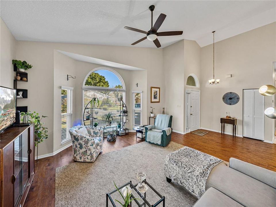 For Sale: $279,999 (2 beds, 2 baths, 1397 Square Feet)