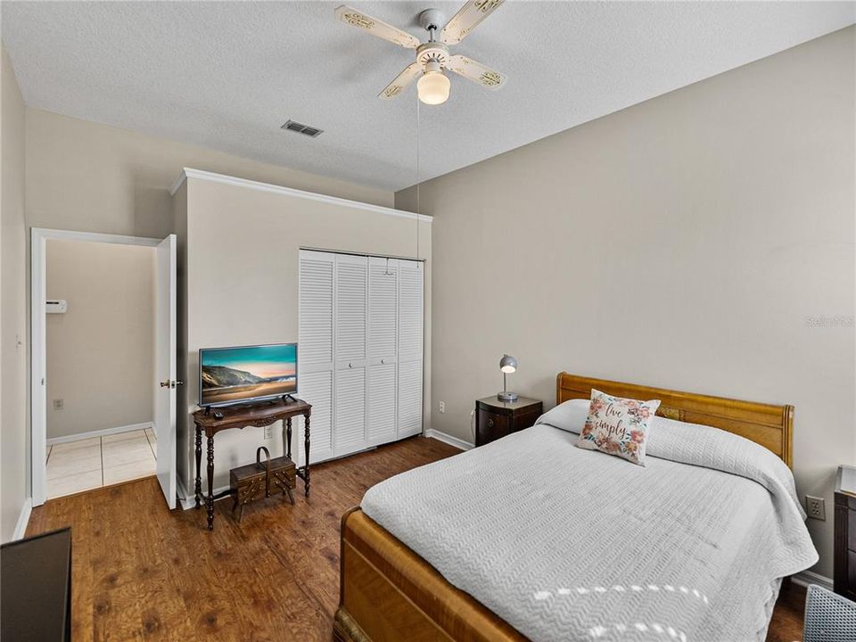 For Sale: $279,999 (2 beds, 2 baths, 1397 Square Feet)