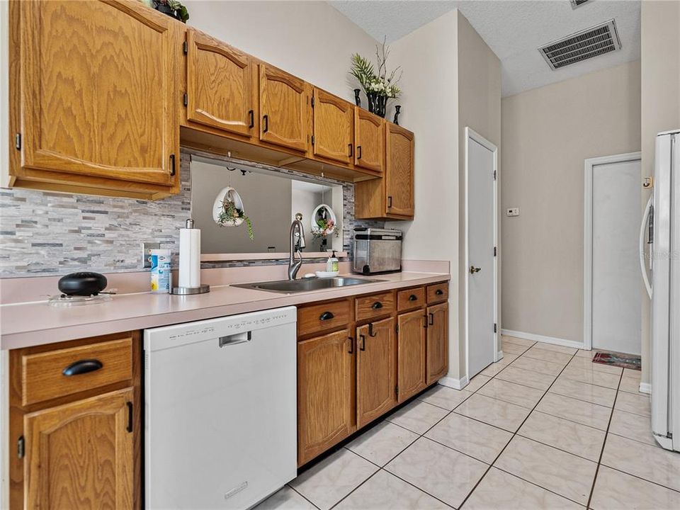 For Sale: $279,999 (2 beds, 2 baths, 1397 Square Feet)