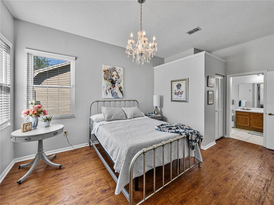 For Sale: $279,999 (2 beds, 2 baths, 1397 Square Feet)