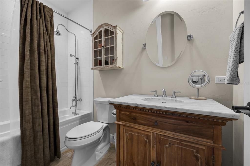 Active With Contract: $3,850,000 (5 beds, 5 baths, 6930 Square Feet)