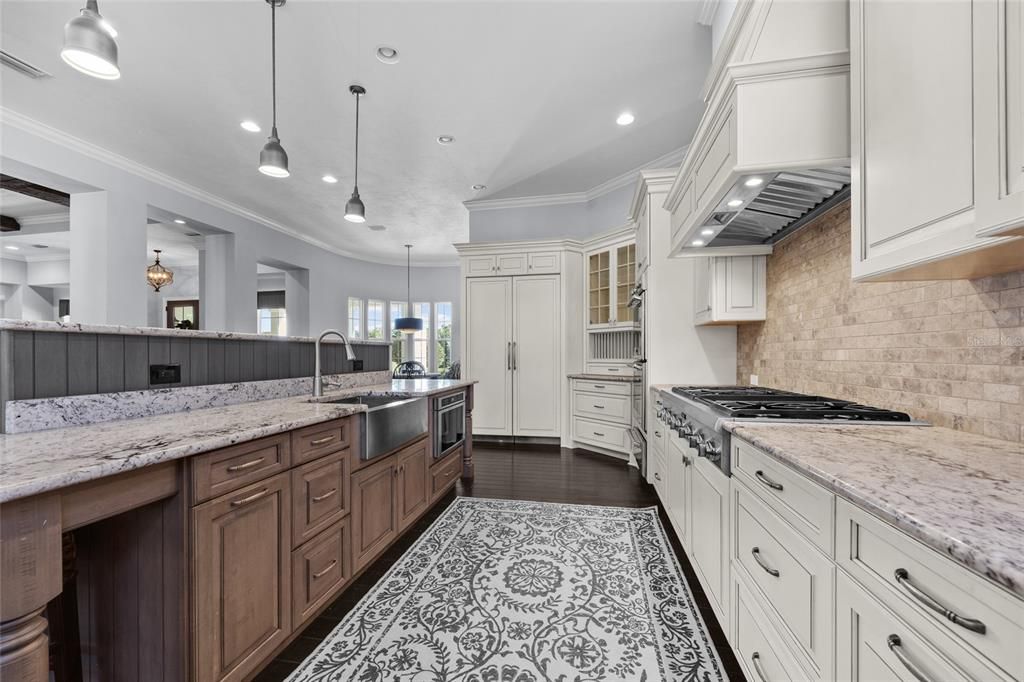 Active With Contract: $3,850,000 (5 beds, 5 baths, 6930 Square Feet)