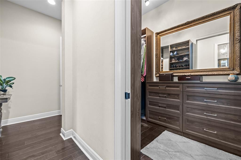 Active With Contract: $3,850,000 (5 beds, 5 baths, 6930 Square Feet)