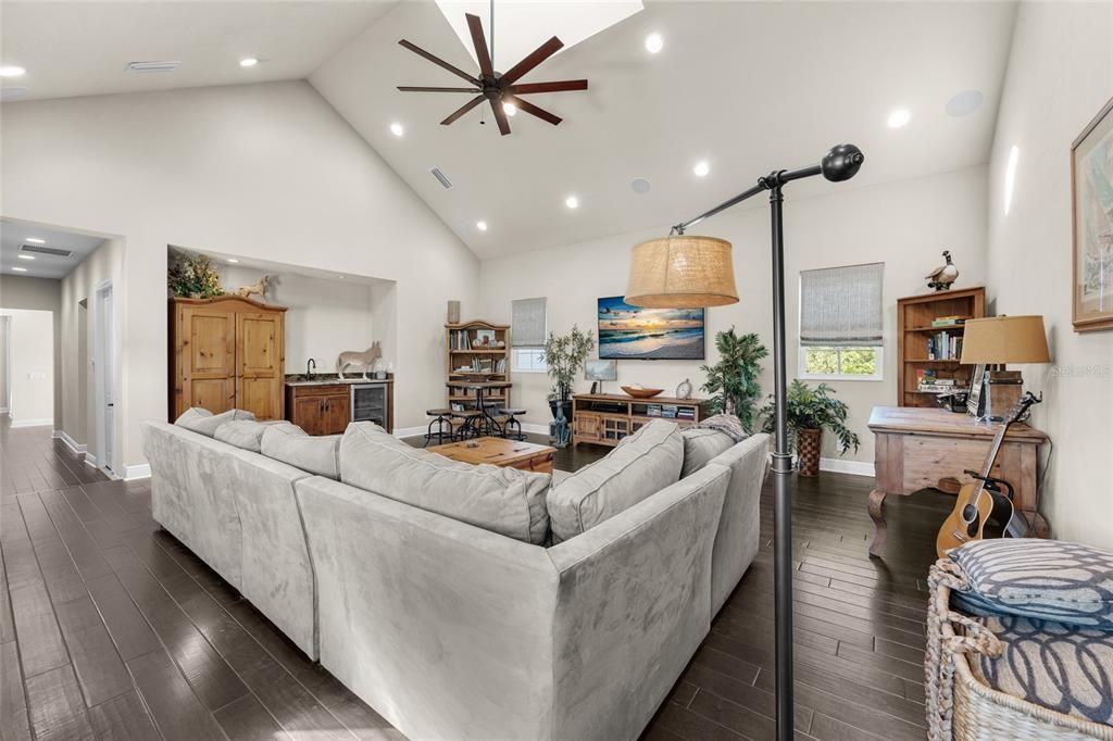 Active With Contract: $3,850,000 (5 beds, 5 baths, 6930 Square Feet)