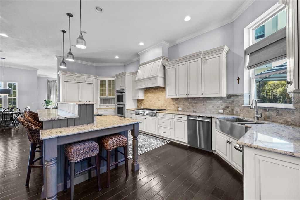 Active With Contract: $3,850,000 (5 beds, 5 baths, 6930 Square Feet)