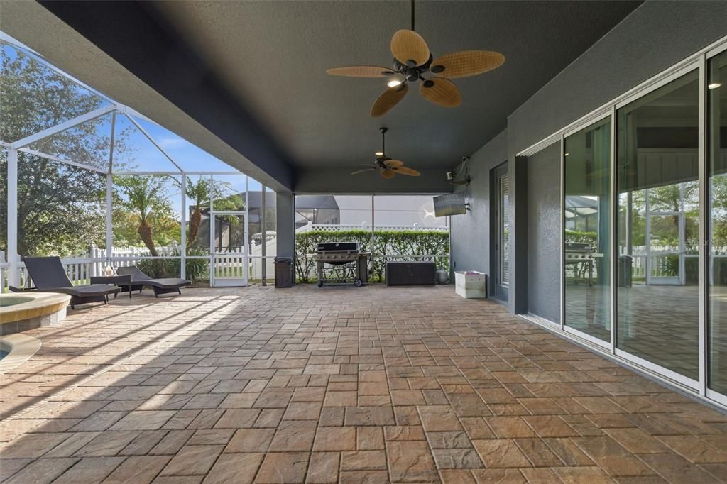 На продажу: $825,000 (6 спален, 4 ванн, 4346 Квадратных фут)