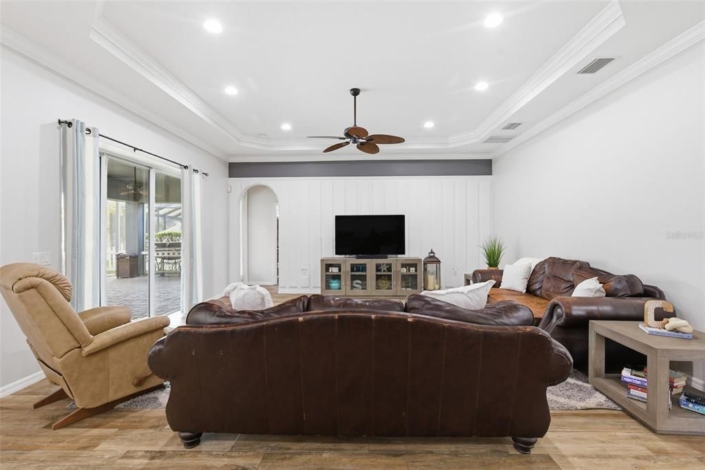 На продажу: $825,000 (6 спален, 4 ванн, 4346 Квадратных фут)