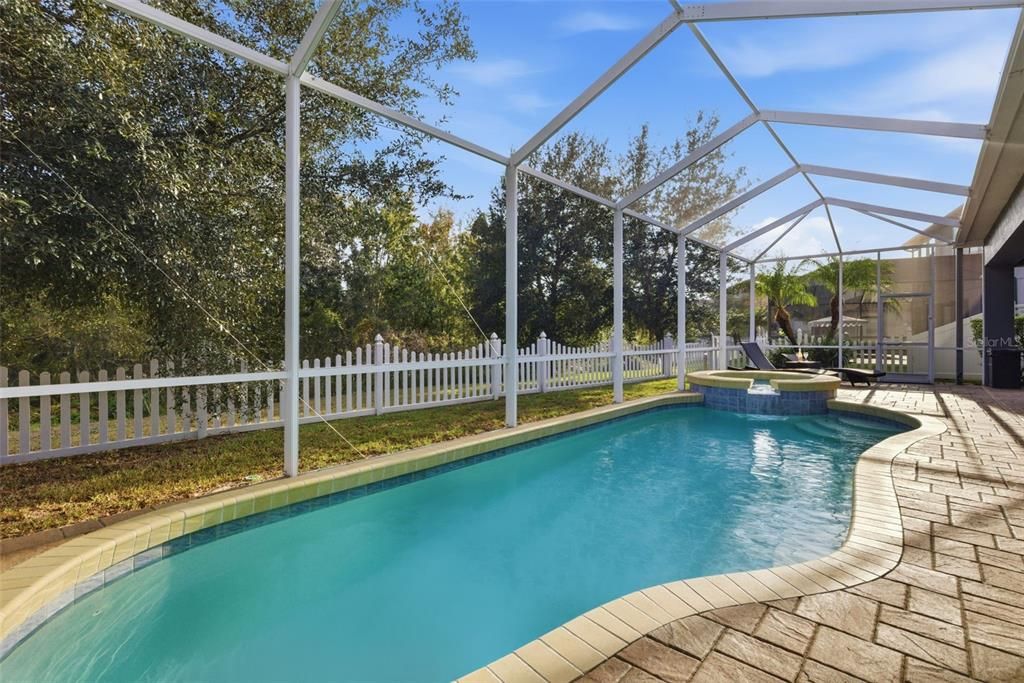 На продажу: $825,000 (6 спален, 4 ванн, 4346 Квадратных фут)