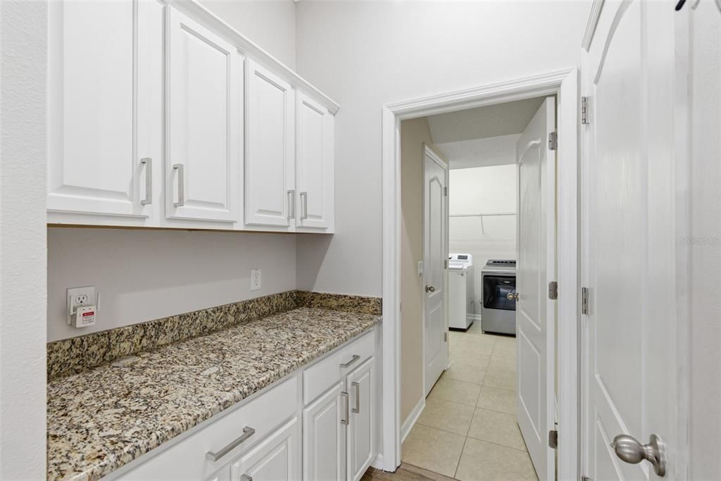 На продажу: $825,000 (6 спален, 4 ванн, 4346 Квадратных фут)