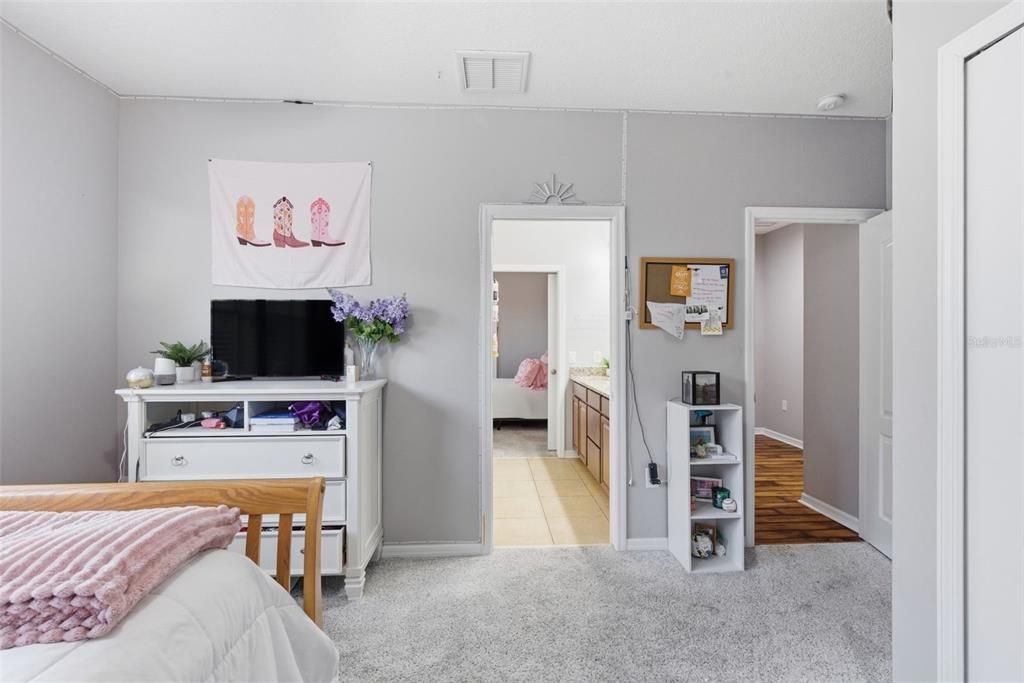 На продажу: $825,000 (6 спален, 4 ванн, 4346 Квадратных фут)