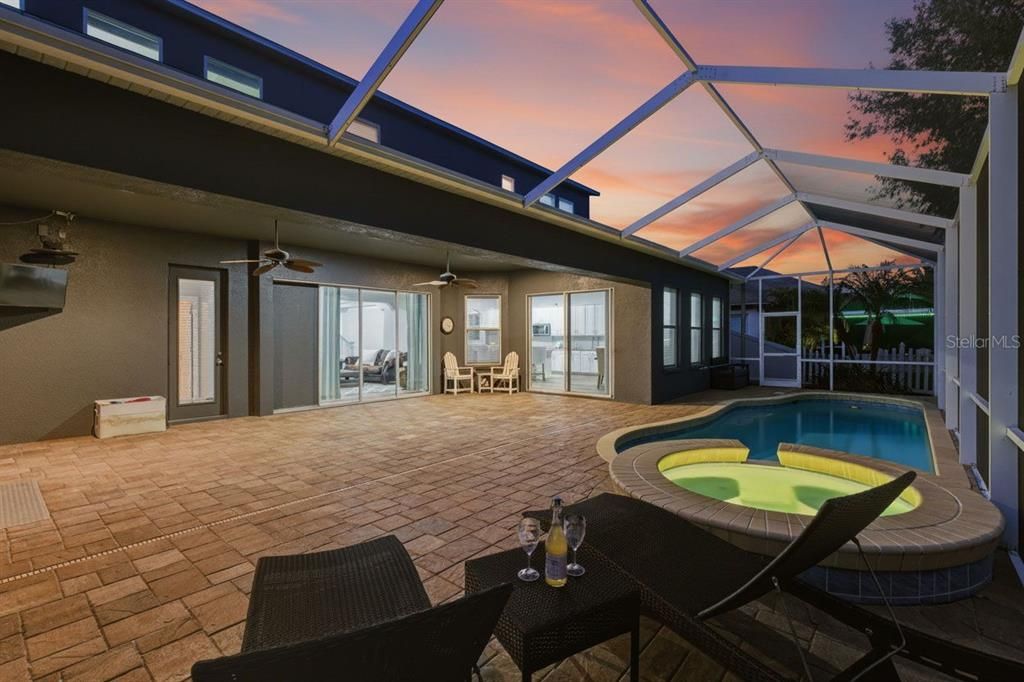 На продажу: $825,000 (6 спален, 4 ванн, 4346 Квадратных фут)