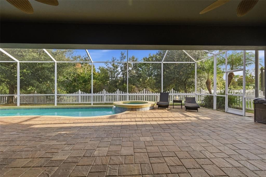 На продажу: $825,000 (6 спален, 4 ванн, 4346 Квадратных фут)