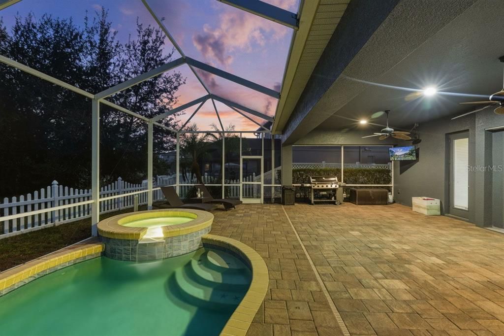 На продажу: $825,000 (6 спален, 4 ванн, 4346 Квадратных фут)