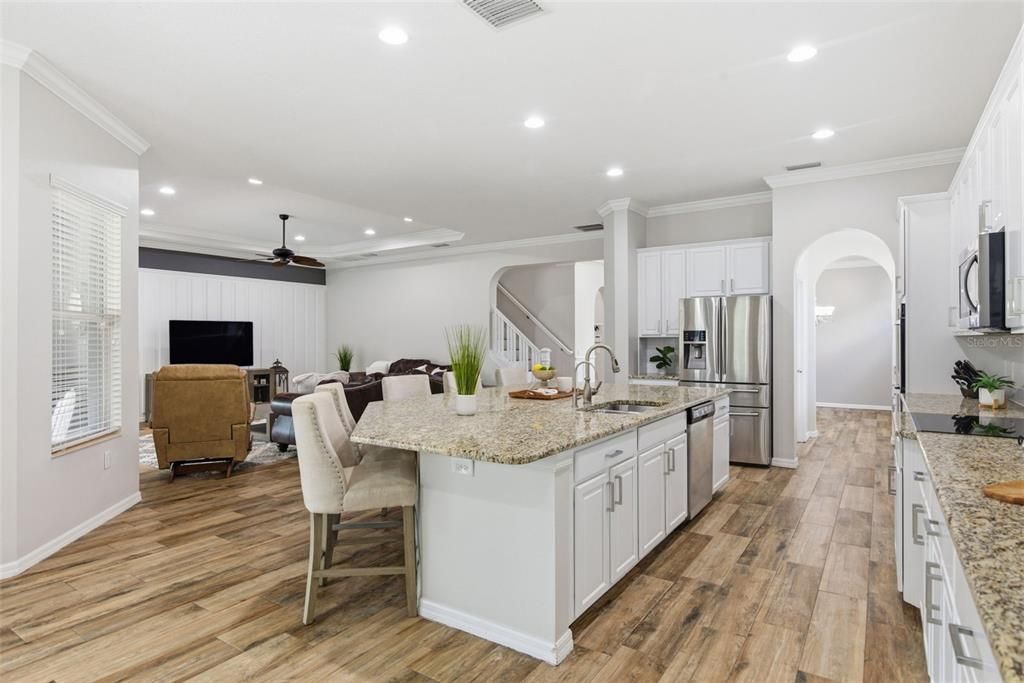 На продажу: $825,000 (6 спален, 4 ванн, 4346 Квадратных фут)