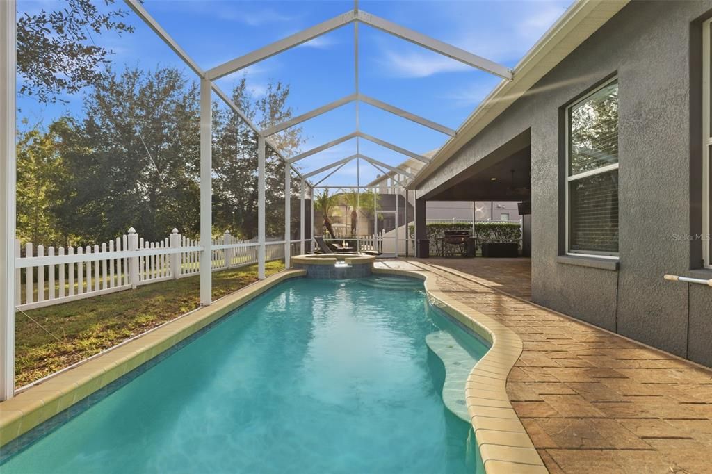 На продажу: $825,000 (6 спален, 4 ванн, 4346 Квадратных фут)