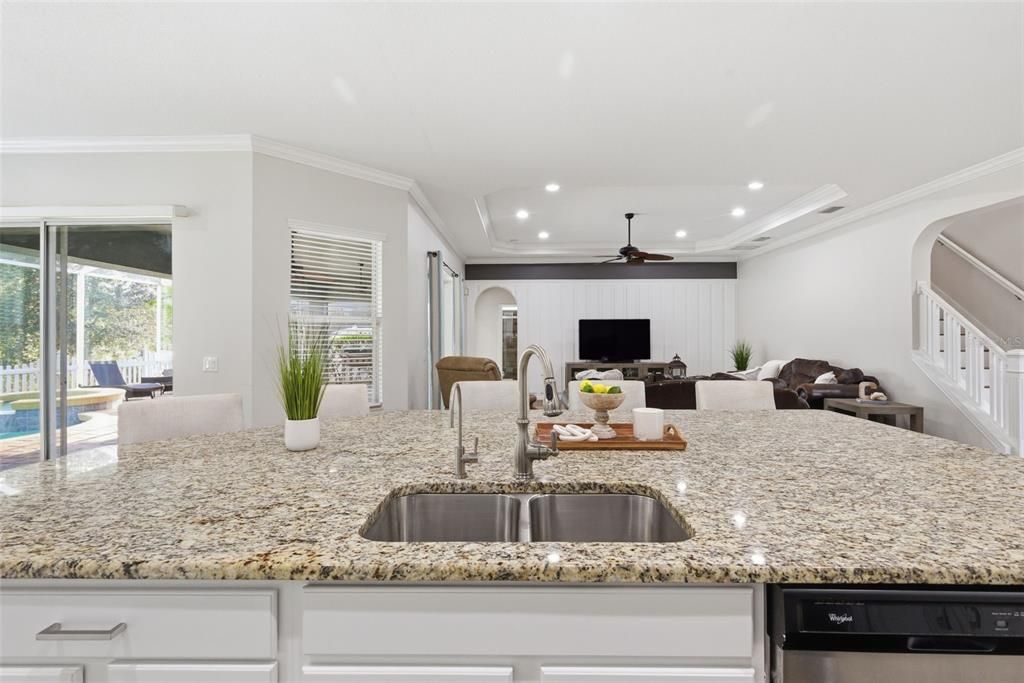 На продажу: $825,000 (6 спален, 4 ванн, 4346 Квадратных фут)