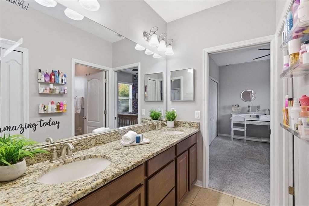 На продажу: $825,000 (6 спален, 4 ванн, 4346 Квадратных фут)