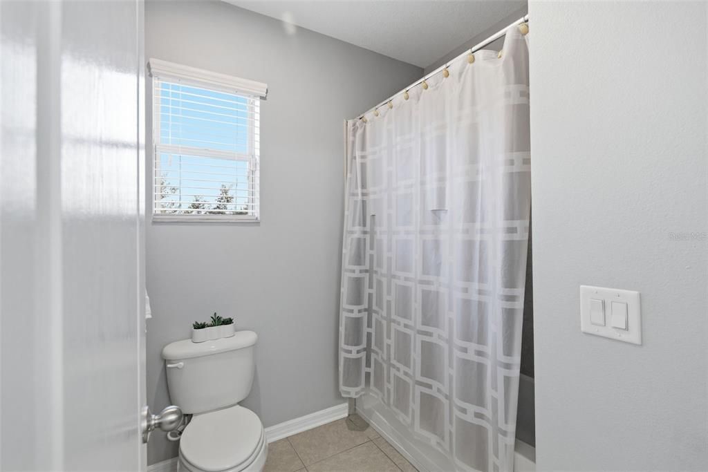 На продажу: $825,000 (6 спален, 4 ванн, 4346 Квадратных фут)