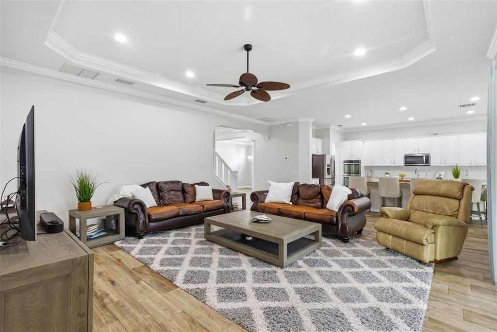 На продажу: $825,000 (6 спален, 4 ванн, 4346 Квадратных фут)