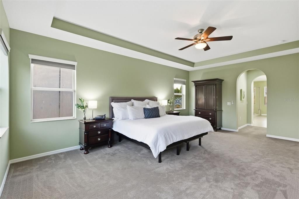 На продажу: $825,000 (6 спален, 4 ванн, 4346 Квадратных фут)