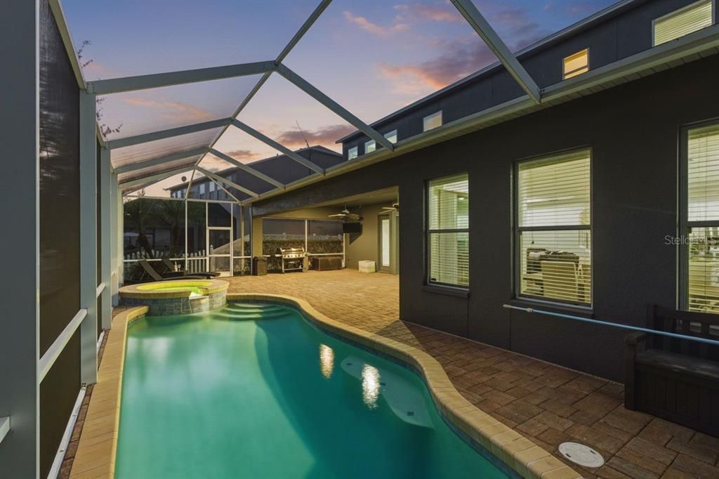 На продажу: $825,000 (6 спален, 4 ванн, 4346 Квадратных фут)