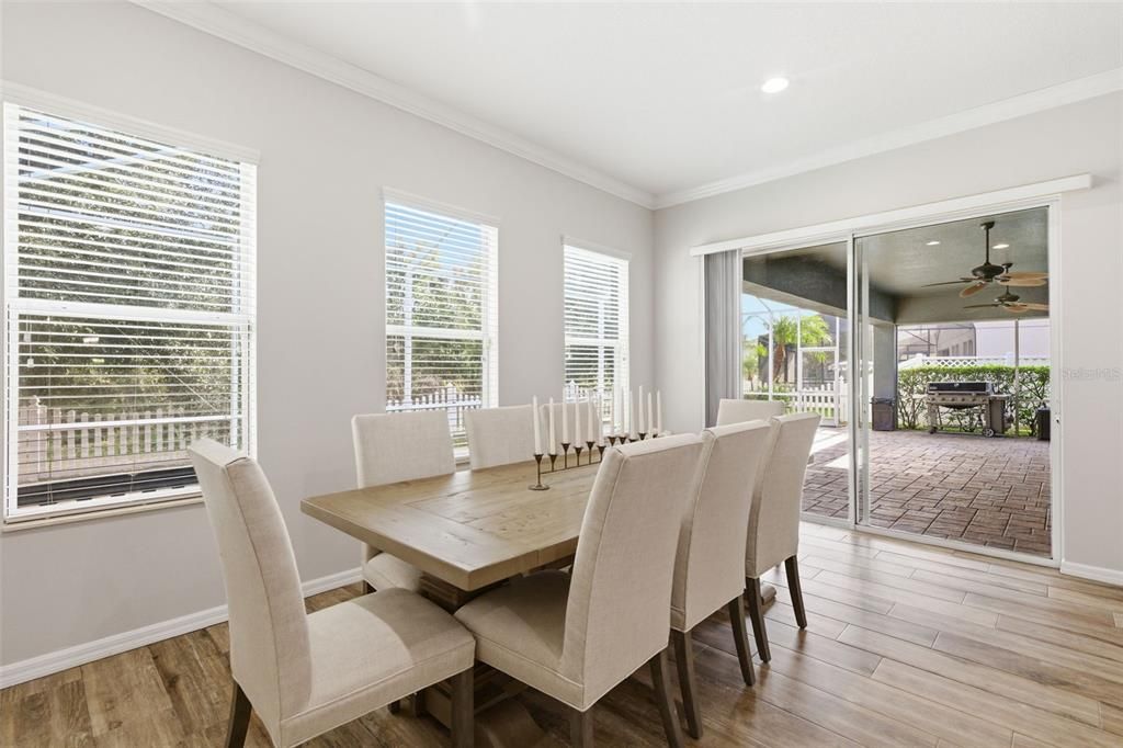 На продажу: $825,000 (6 спален, 4 ванн, 4346 Квадратных фут)