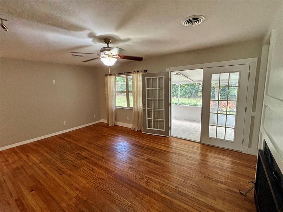 For Sale: $229,900 (3 beds, 2 baths, 1200 Square Feet)