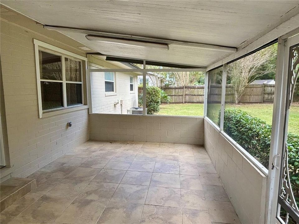 For Sale: $229,900 (3 beds, 2 baths, 1200 Square Feet)