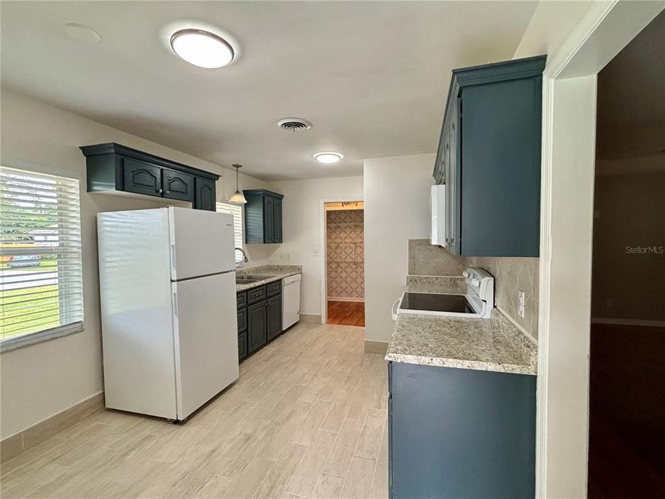 For Sale: $229,900 (3 beds, 2 baths, 1200 Square Feet)
