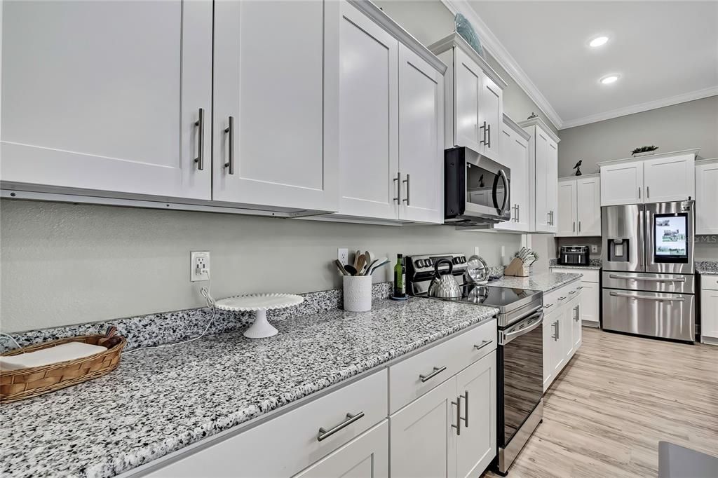 Activo con contrato: $699,900 (4 camas, 3 baños, 3241 Pies cuadrados)