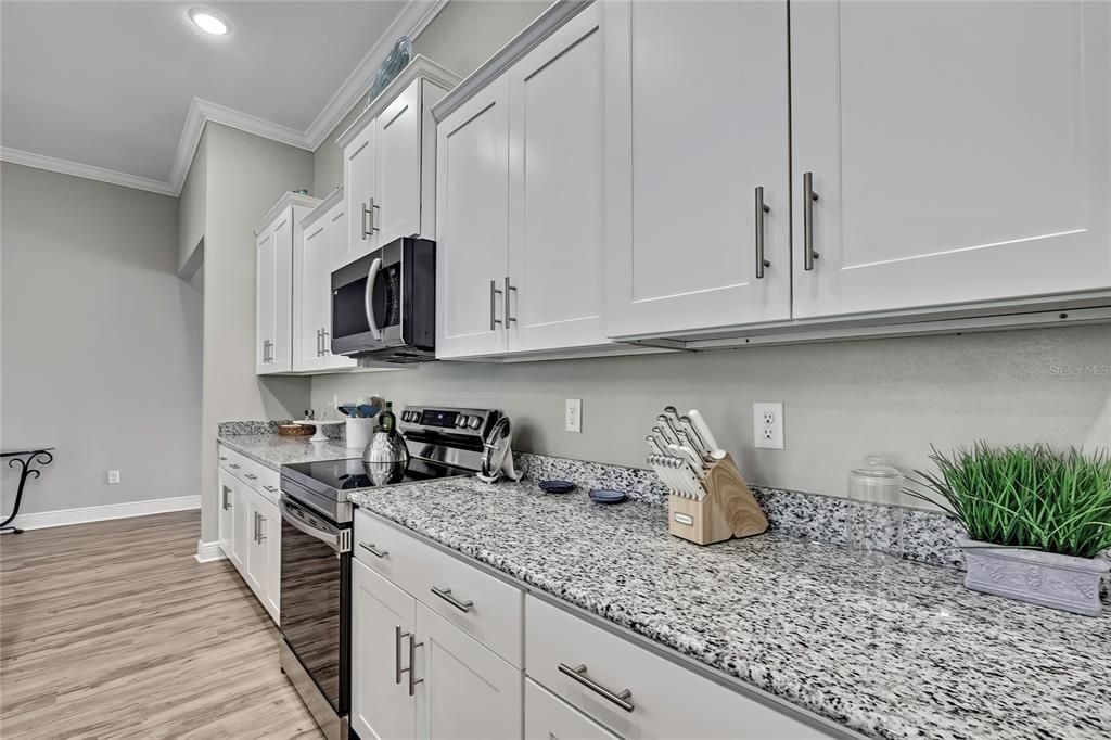 Activo con contrato: $699,900 (4 camas, 3 baños, 3241 Pies cuadrados)