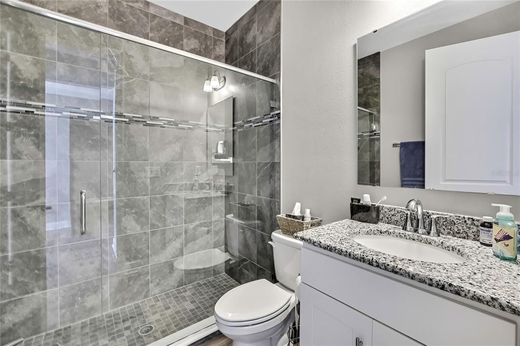 Activo con contrato: $699,900 (4 camas, 3 baños, 3241 Pies cuadrados)