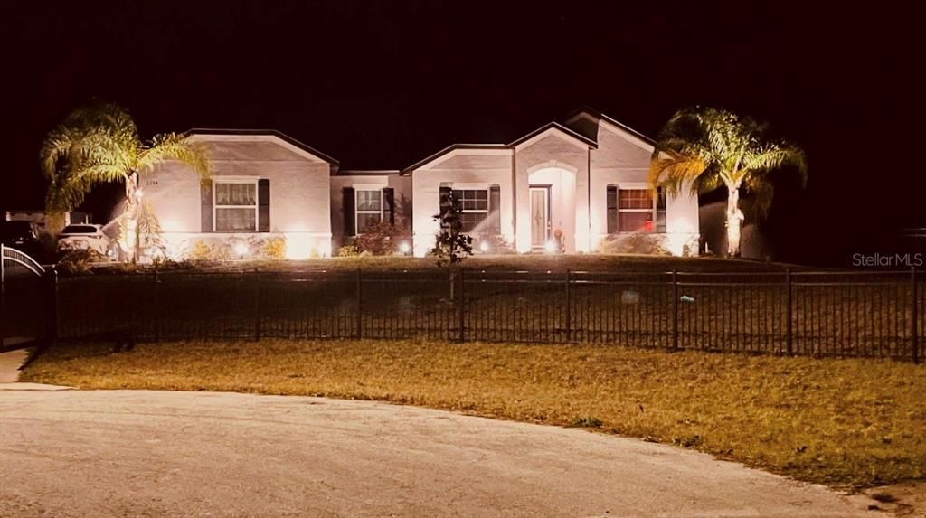 Activo con contrato: $699,900 (4 camas, 3 baños, 3241 Pies cuadrados)