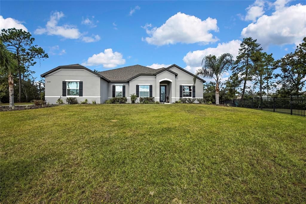 Activo con contrato: $699,900 (4 camas, 3 baños, 3241 Pies cuadrados)