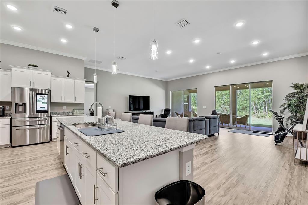 Activo con contrato: $699,900 (4 camas, 3 baños, 3241 Pies cuadrados)