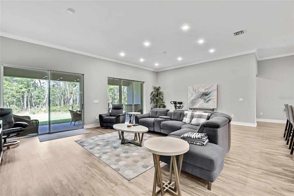 Activo con contrato: $699,900 (4 camas, 3 baños, 3241 Pies cuadrados)