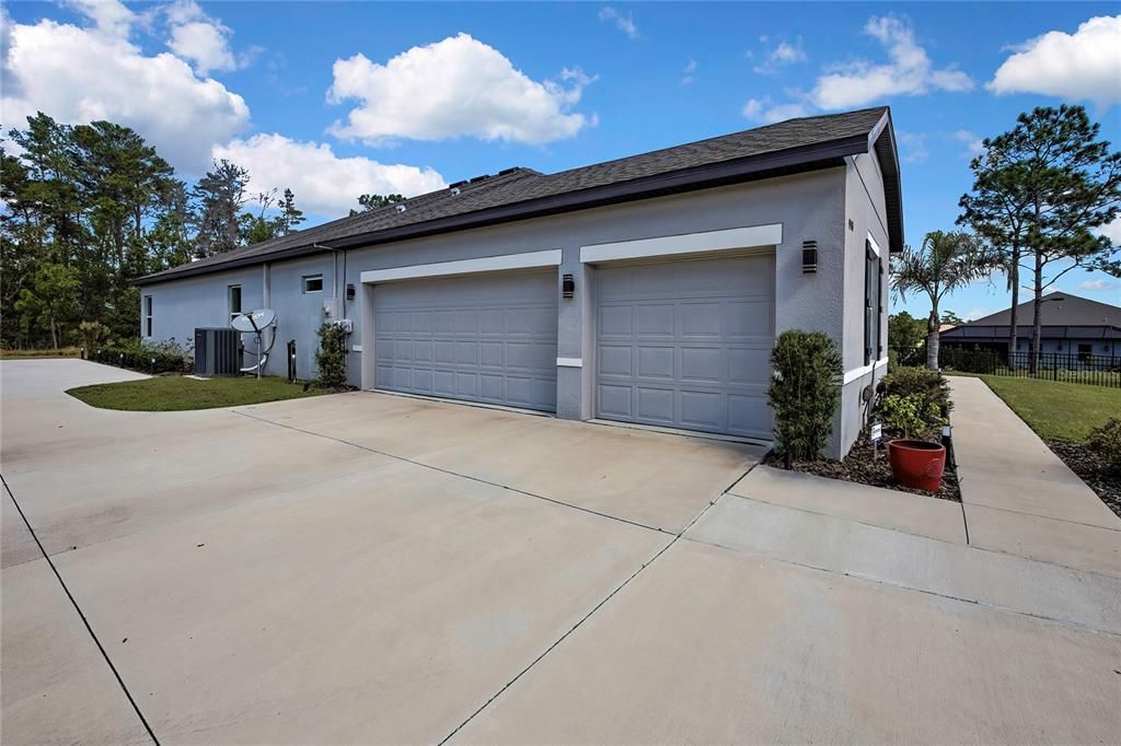 Activo con contrato: $699,900 (4 camas, 3 baños, 3241 Pies cuadrados)