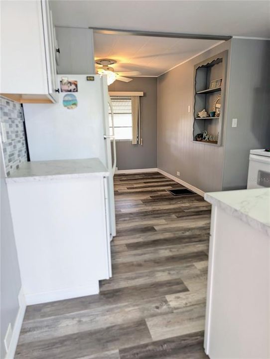 For Sale: $219,000 (2 beds, 1 baths, 800 Square Feet)