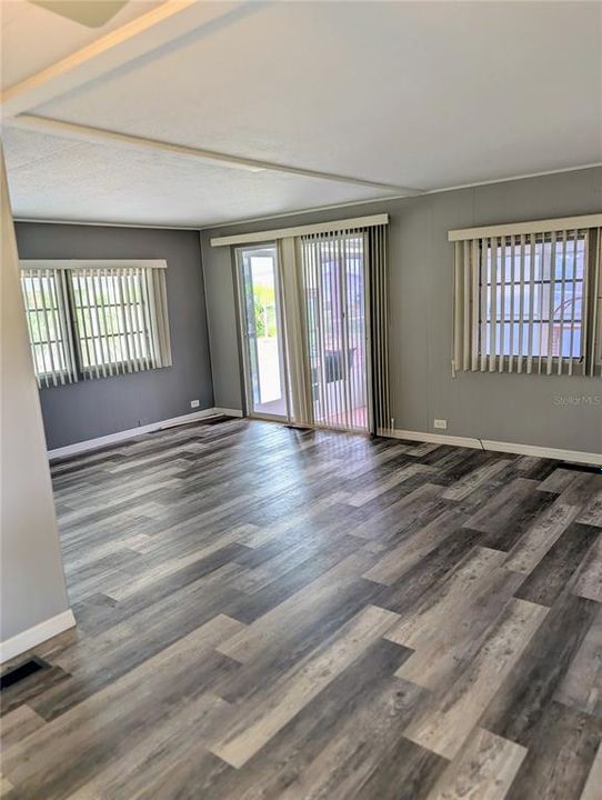 For Sale: $219,000 (2 beds, 1 baths, 800 Square Feet)