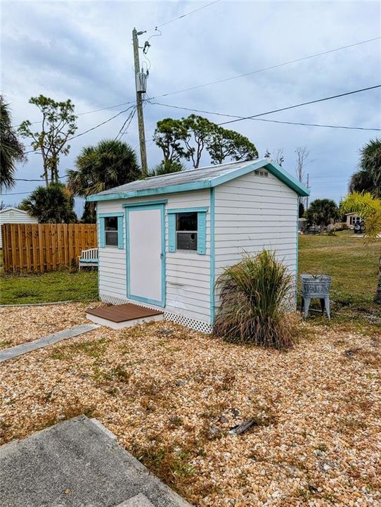 For Sale: $219,000 (2 beds, 1 baths, 800 Square Feet)