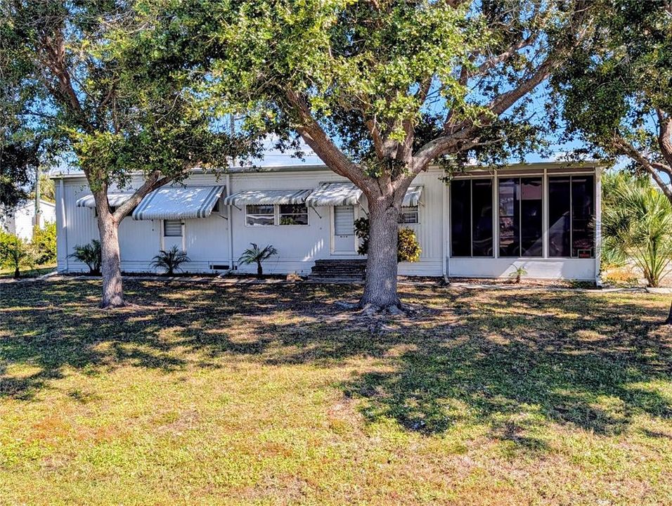 For Sale: $219,000 (2 beds, 1 baths, 800 Square Feet)