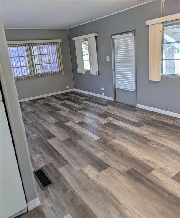 For Sale: $219,000 (2 beds, 1 baths, 800 Square Feet)