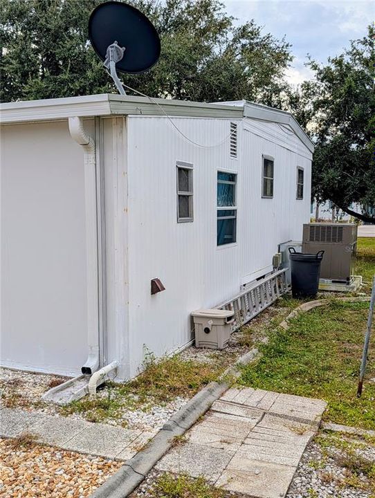 For Sale: $219,000 (2 beds, 1 baths, 800 Square Feet)