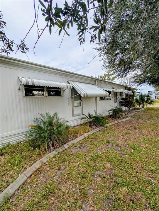 For Sale: $219,000 (2 beds, 1 baths, 800 Square Feet)