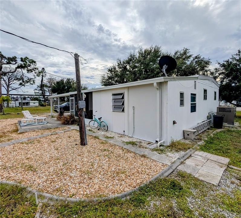 For Sale: $219,000 (2 beds, 1 baths, 800 Square Feet)