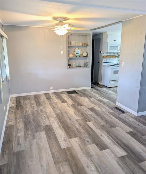 For Sale: $219,000 (2 beds, 1 baths, 800 Square Feet)