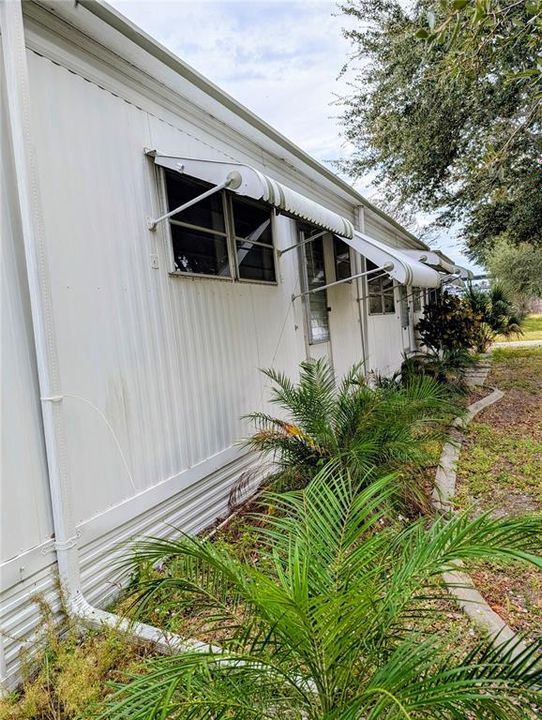 For Sale: $219,000 (2 beds, 1 baths, 800 Square Feet)