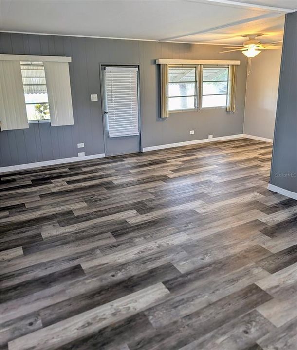 For Sale: $219,000 (2 beds, 1 baths, 800 Square Feet)